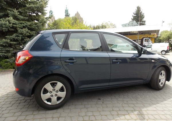 Kia Ceed cena 21500 przebieg: 176500, rok produkcji 2010 z Jarosław małe 379